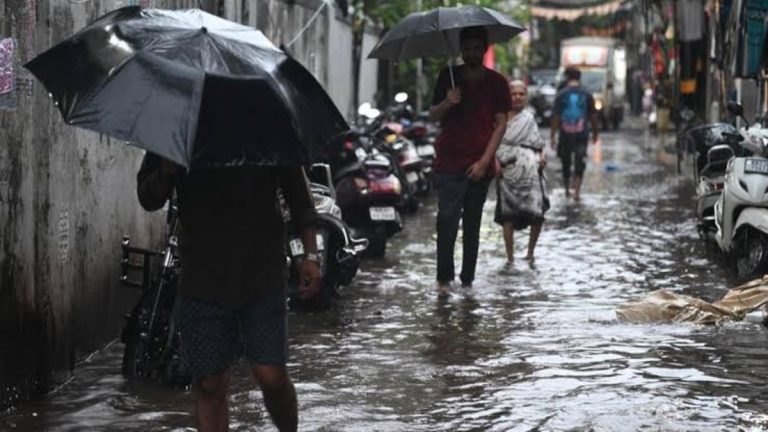 60-Year-Old Trapped in Open Manhole During BMC Work