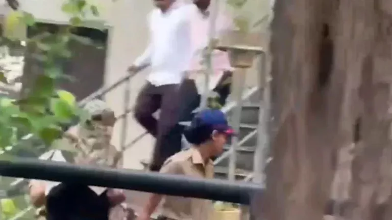 Ketan Agarwal's Murder Accused Siya Goyal Flashes Middle Finger At Media